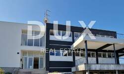 Apartman, Pićan, prodaja, 1 €, 1025 m2