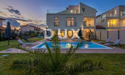 Kuca, Poreč, Mihatovići, prodaja, 686000 €, 265 m2