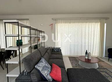 Kuca, Svetvinčenat, najam, 3200 €, 210 m2