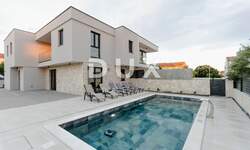 Kuca, Kolan, Mandre, prodaja, 1030000 €, 230 m2