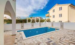 Kuca, Malinska-Dubašnica, Bogovići, prodaja, 1200000 €, 456 m2