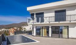 Kuca, Crikvenica, najam, 3500 €, 200 m2