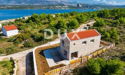 Kuca, Novigrad, prodaja, 480000 €, 155 m2