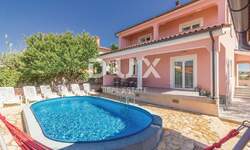 Kuca, Pula, Škatari, prodaja, 465000 €, 206 m2