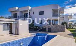 Kuca, Crikvenica, prodaja, 1650000 €, 390 m2