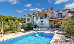 Kuca, Kostrena, najam, 2800 €, 169 m2