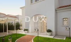 Kuca, Poreč, prodaja, 1100000 €, 313 m2