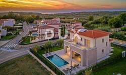 Kuca, Poreč, prodaja, 1650000 €, 208 m2