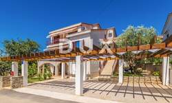 Kuca, Krk, prodaja, 623000 €, 282 m2