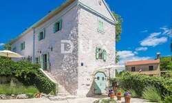 Kuca, Dobrinj, Kras, prodaja, 900000 €, 350 m2