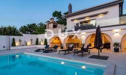 Kuca, Novigrad, prodaja, 1300000 €, 250 m2