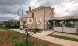 Kuca, Poreč, prodaja, 330000 €, 211 m2