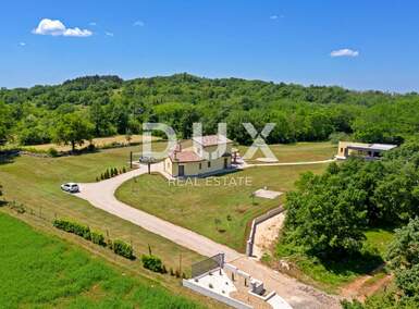 Kuca, Tinjan, prodaja, 726000 €, 280 m2