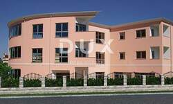 Poslovni prostor, Rovinj, prodaja, 3550000 €, 1472 m2