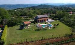 Kuca, Karojba, prodaja, 550000 €, 250 m2