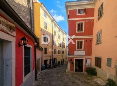 Kuca, Motovun, prodaja, 460000 €, 250 m2