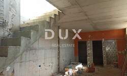 Poslovni prostor, Pula, Centar, prodaja, 250000 €, 80 m2