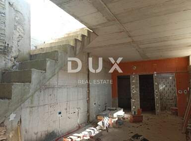 Poslovni prostor, Pula, Centar, prodaja, 250000 €, 80 m2