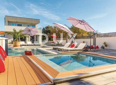 Kuca, Ližnjan, Šišan, prodaja, 950000 €, 350 m2