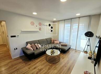 Trosoban stan, Rijeka, Donja Vežica, najam, 950 €, 62 m2