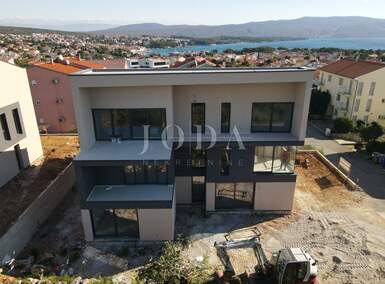 Trosoban stan, Krk, prodaja, 665000 €, 100 m2