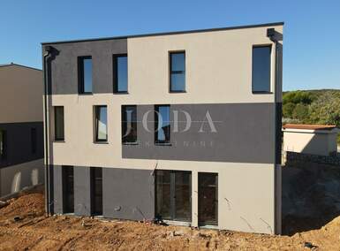 Trosoban stan, Krk, prodaja, 520000 €, 79 m2