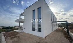 Kuca, Vodice, prodaja, 650000 €, 250 m2