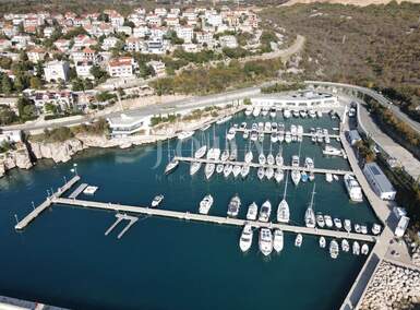 Poslovni prostor, Novi Vinodolski, najam, 2700 €, 652 m2