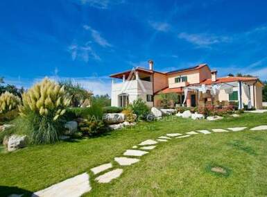 Kuca, Višnjan, prodaja, 1 €, 290 m2