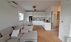 Trosoban stan, Viškovo, Sroki, najam, 700 €, 63 m2