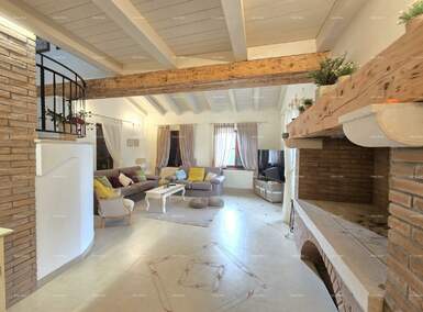 Kuca, Marčana, prodaja, 650000 €, 250 m2