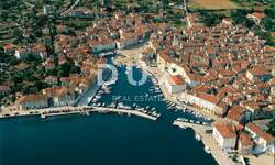 Kuca, Cres, prodaja, 1450000 €, 500 m2