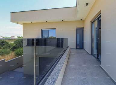 Kuca, Pula, Loborika, prodaja, 850000 €, 350 m2