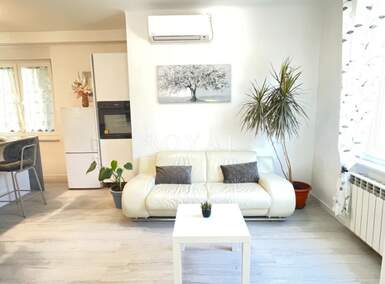 Trosoban stan, Rijeka, Bulevard, najam, 950 €, 50 m2