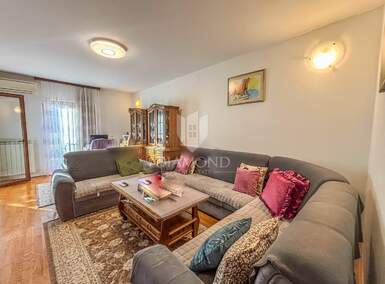 Trosoban stan, Umag, prodaja, 310000 €, 84 m2