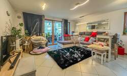 Trosoban stan, Novigrad, prodaja, 380000 €, 70 m2