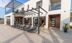 Kuca, Pula, Loborika, prodaja, 780000 €, 280 m2