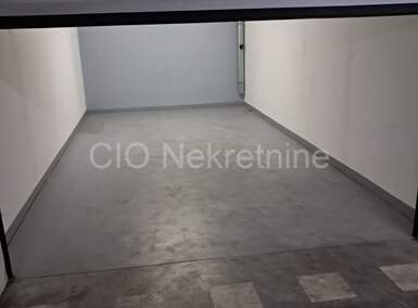 Garaza, Split, najam, 300 €, 21 m2