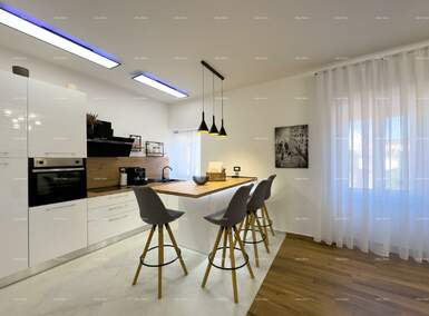 Dvosoban stan, Pula, Istarska ulica, prodaja, 299000 €, 62 m2