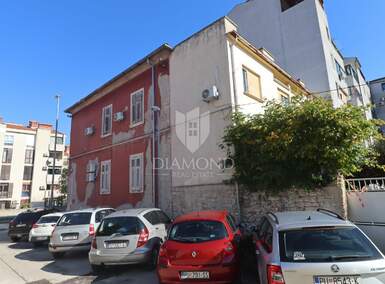 Stan, Pula, Centar, prodaja, 400000 €, 420 m2