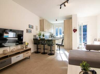 Trosoban stan, Labin, prodaja, 320000 €, 86 m2