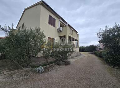 Kuca, Krk, prodaja, 985000 €, 399 m2