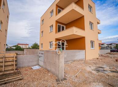 Trosoban stan, Šibenik, Donje Ražine, prodaja, 218000 €, 63 m2