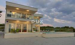 Trosoban stan, Krk, Linardići, prodaja, 380000 €, 83 m2