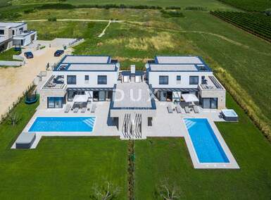 Kuca, Brtonigla, prodaja, 2200000 €, 538 m2