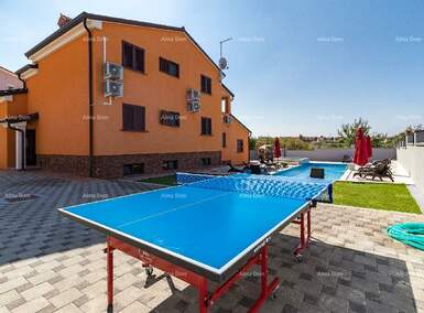 Kuca, Pula, Valdebek, prodaja, 750000 €, 360 m2