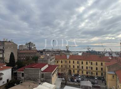Dvosoban stan, Rijeka, Stari Grad, prodaja, 185000 €, 62 m2