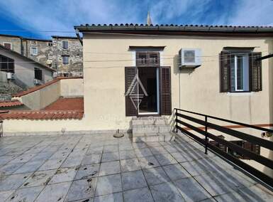 Kuca, Buje, prodaja, 300000 €, 300 m2