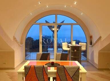 Trosoban stan, Rijeka, Kozala, prodaja, 1200 €, 150 m2