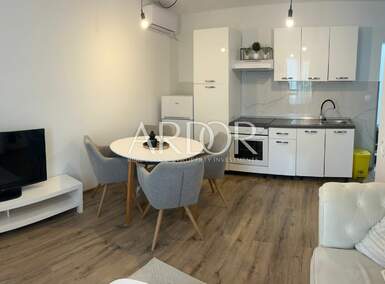 Dvosoban stan, Rijeka, Srdoči, najam, 600 €, 40 m2